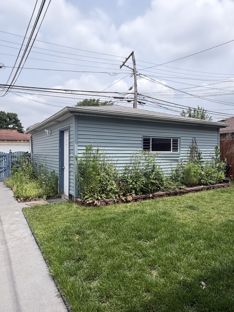 7732 W Addison Street G Property Photo 4