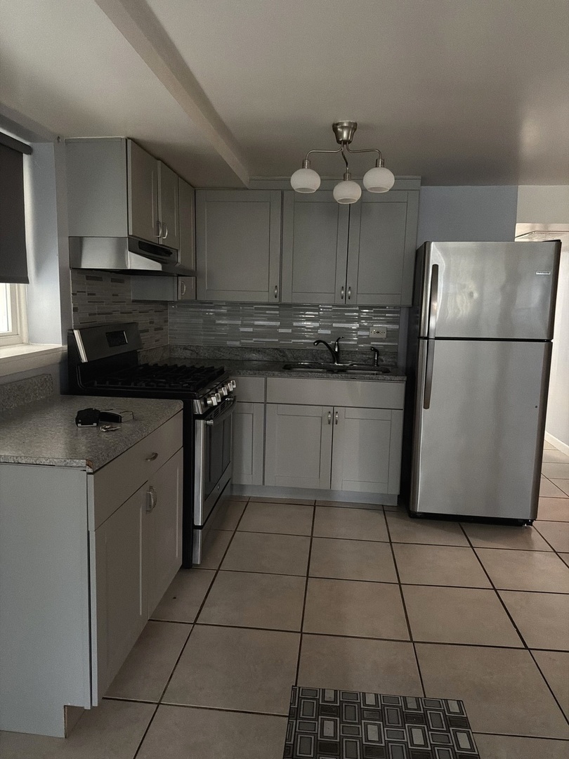 7732 W Addison Street G Property Photo 7