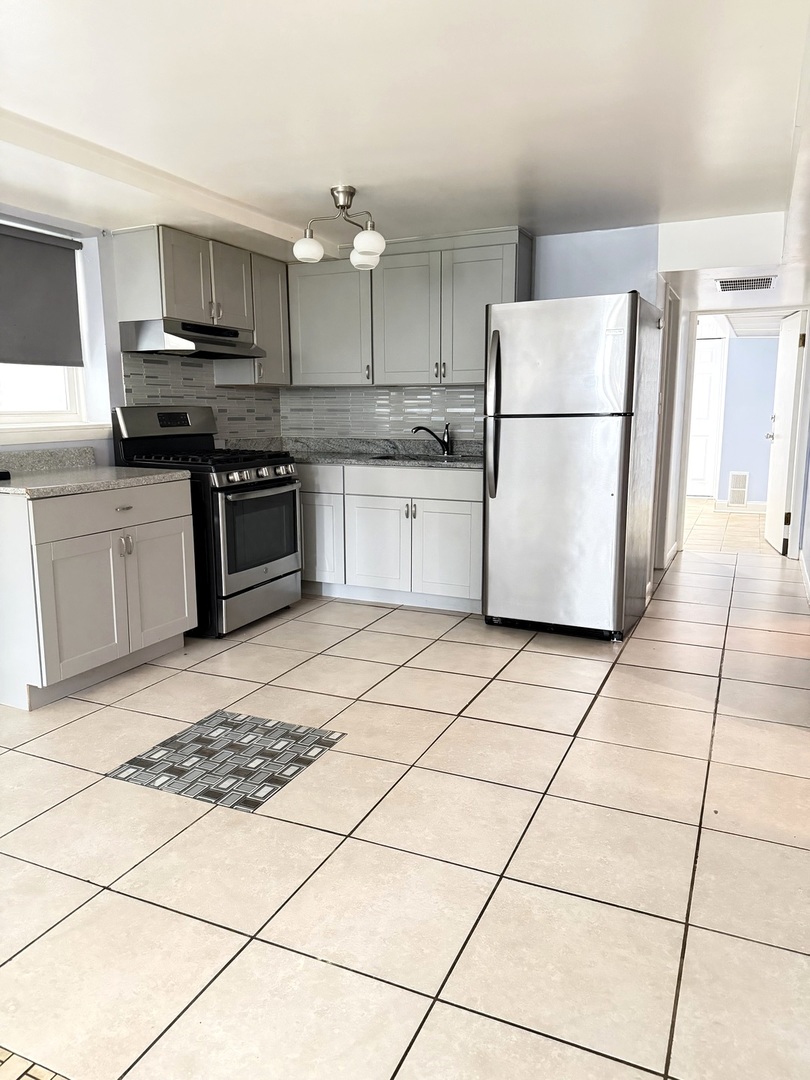 7732 W Addison Street G Property Photo 15