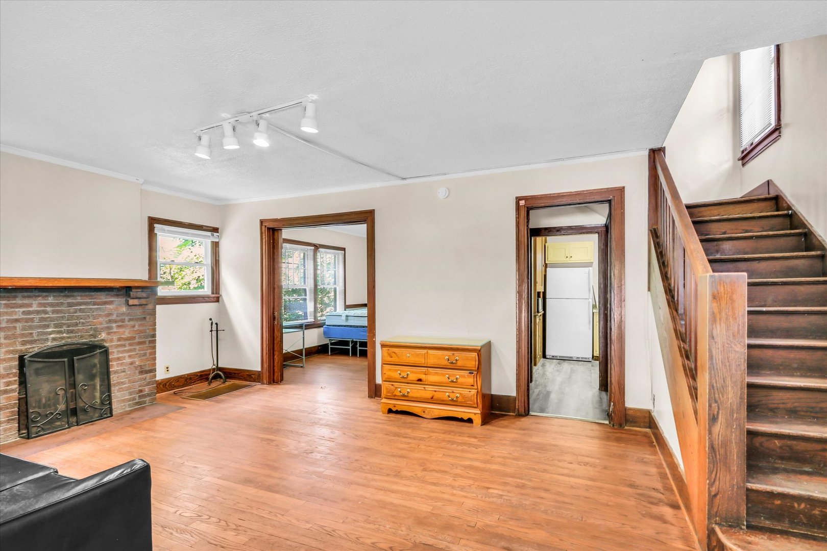 702 W Oregon Street Property Photo 5