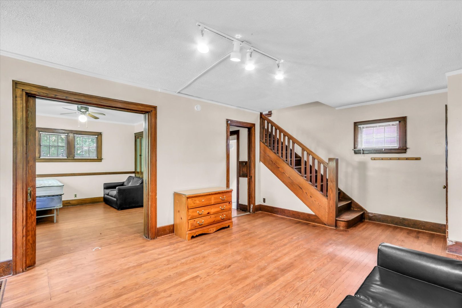 702 W Oregon Street Property Photo 8