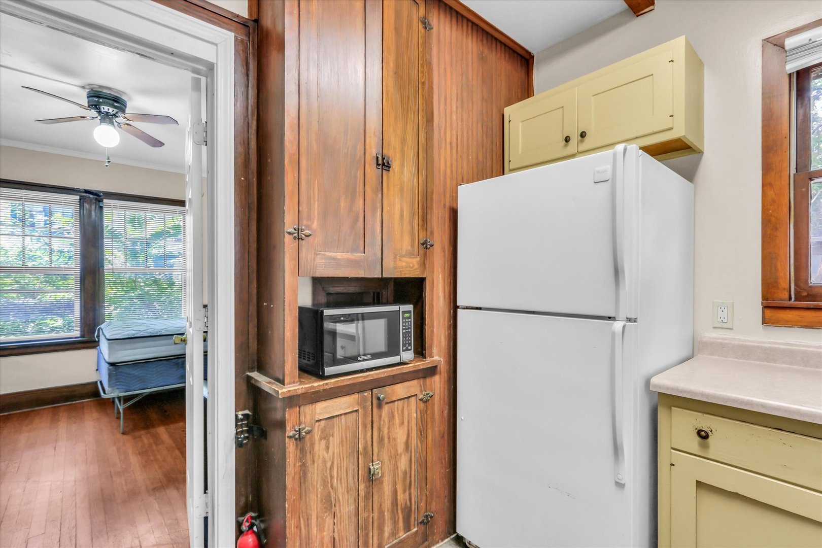 702 W Oregon Street Property Photo 10