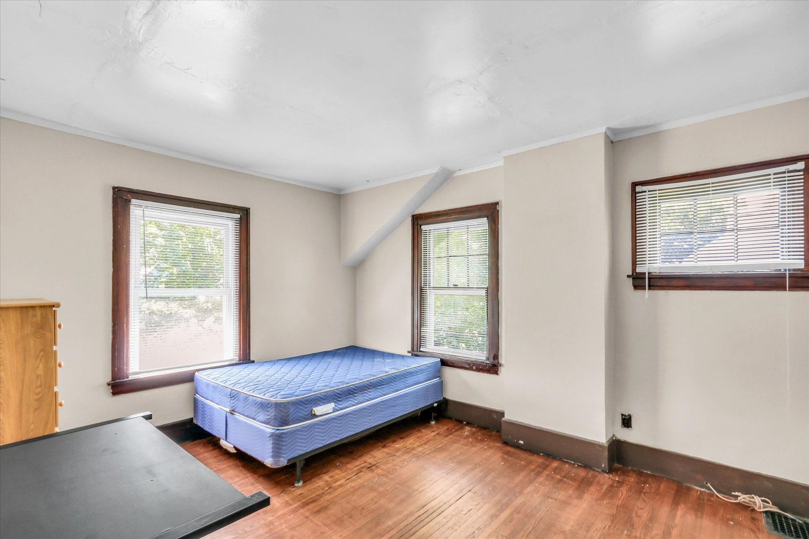702 W Oregon Street Property Photo 14
