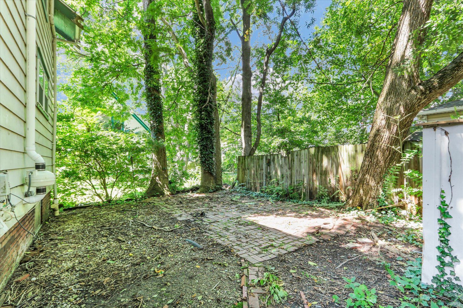 702 W Oregon Street Property Photo 30