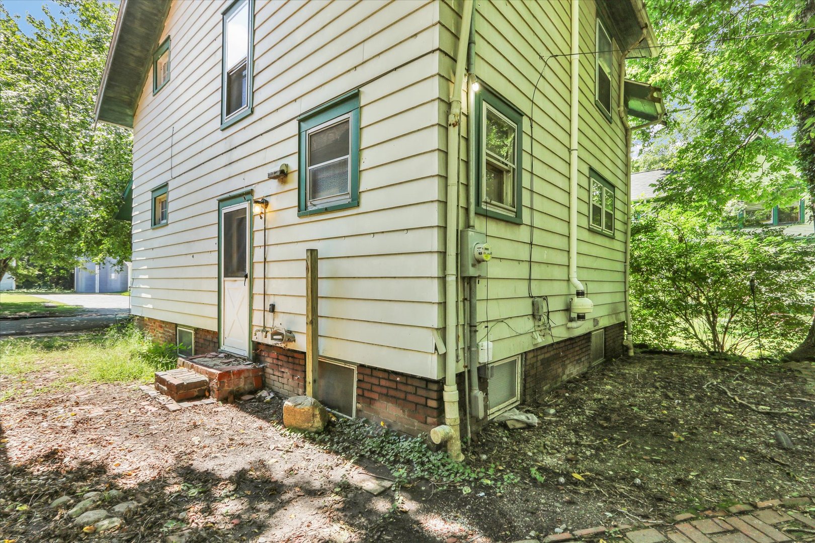 702 W Oregon Street Property Photo 31