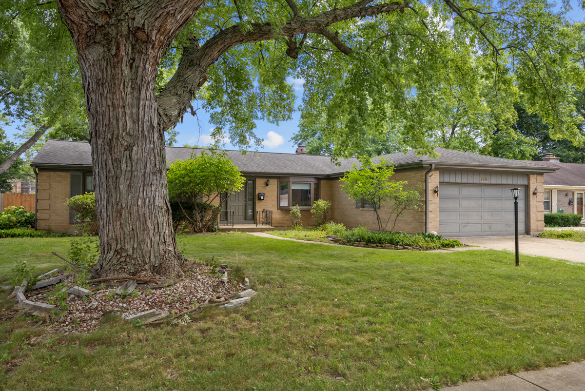 1441 Maple Lane Property Photo 2