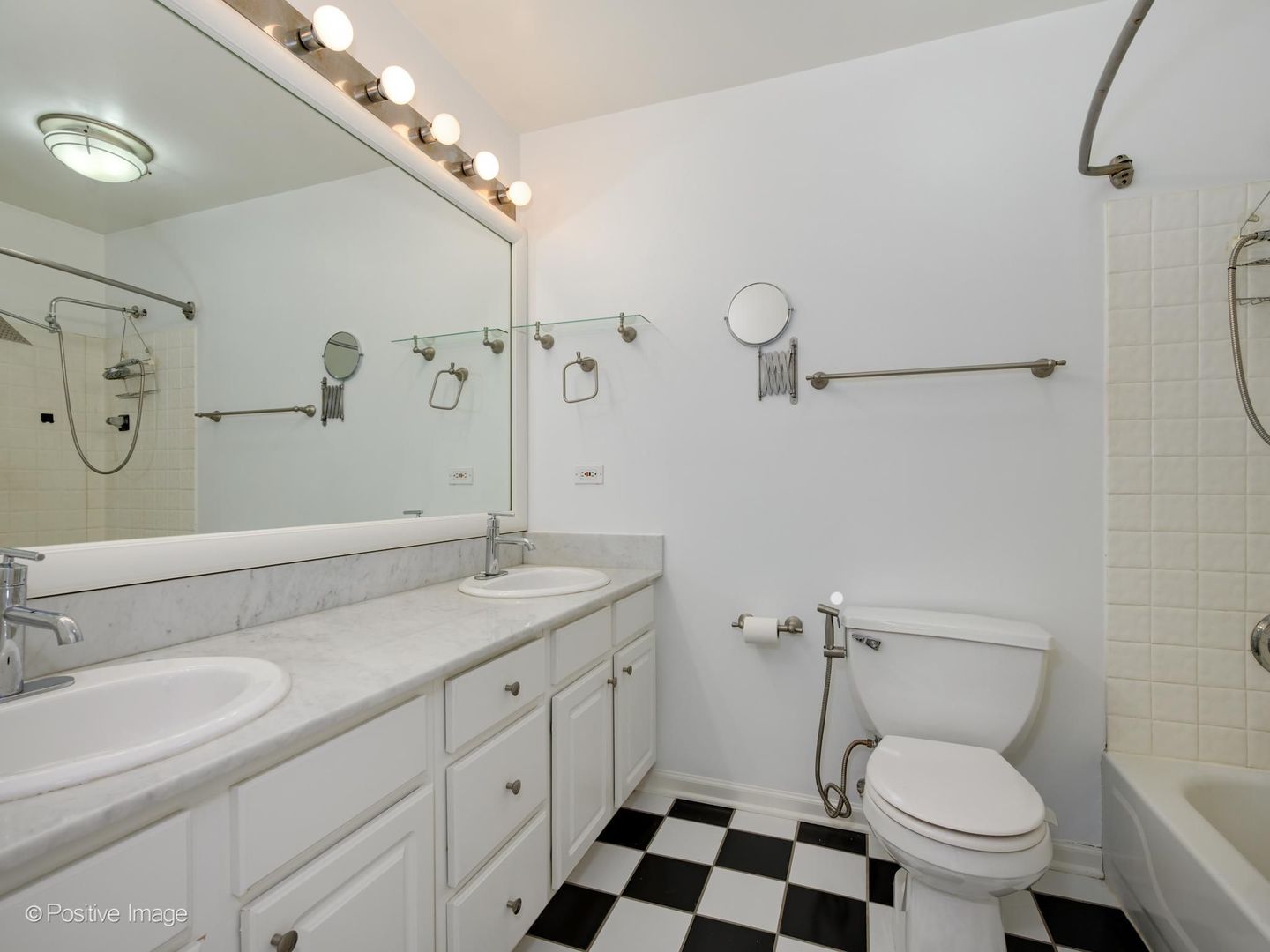 3643 W Cornelia Avenue B Property Photo 18