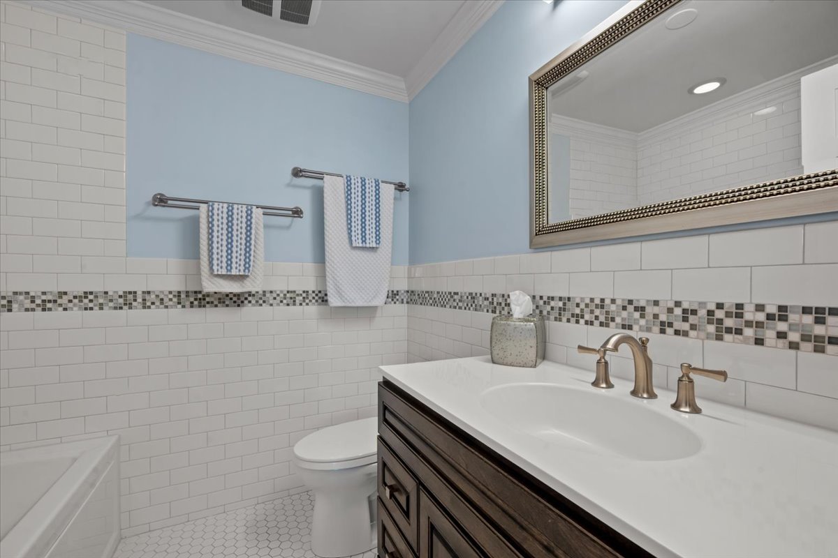 1350 N Western Avenue 111 Property Photo 17