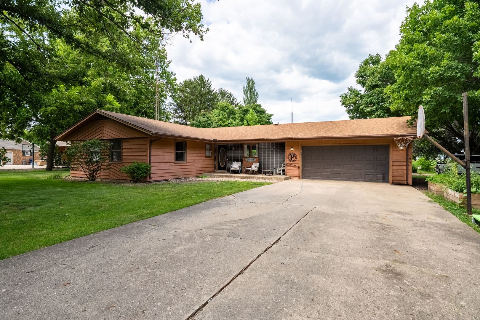 204 E Koopman Drive Property Photo 1