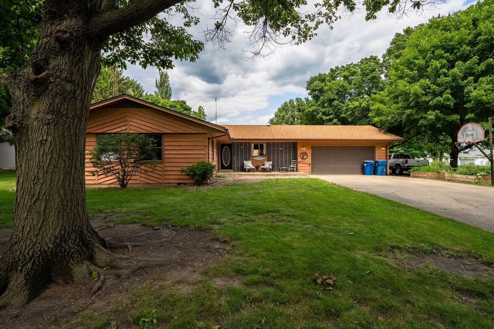 204 E Koopman Drive Property Photo 2
