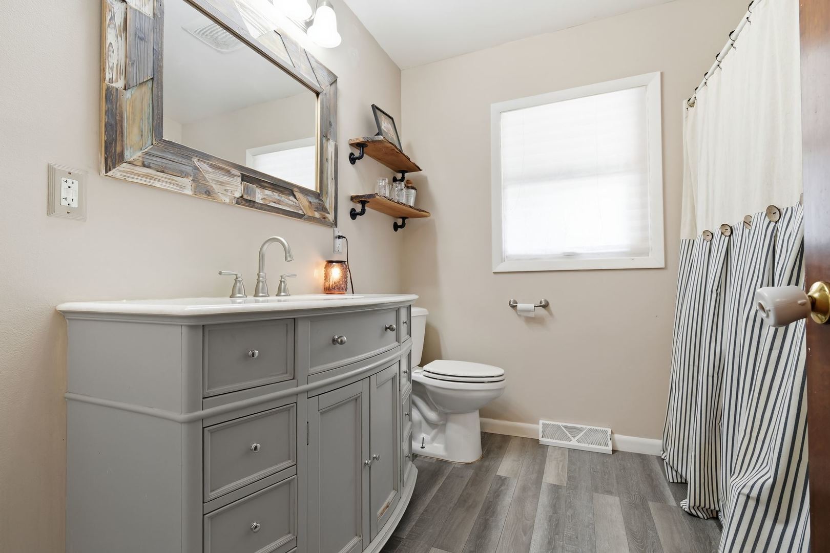 204 E Koopman Drive Property Photo 19