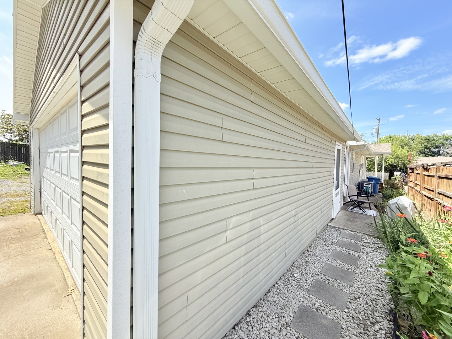 109 W College Street Property Photo 6