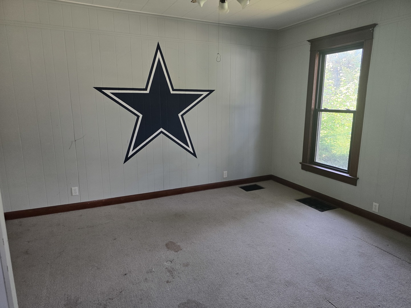 24560 Valley Drive Property Photo 6