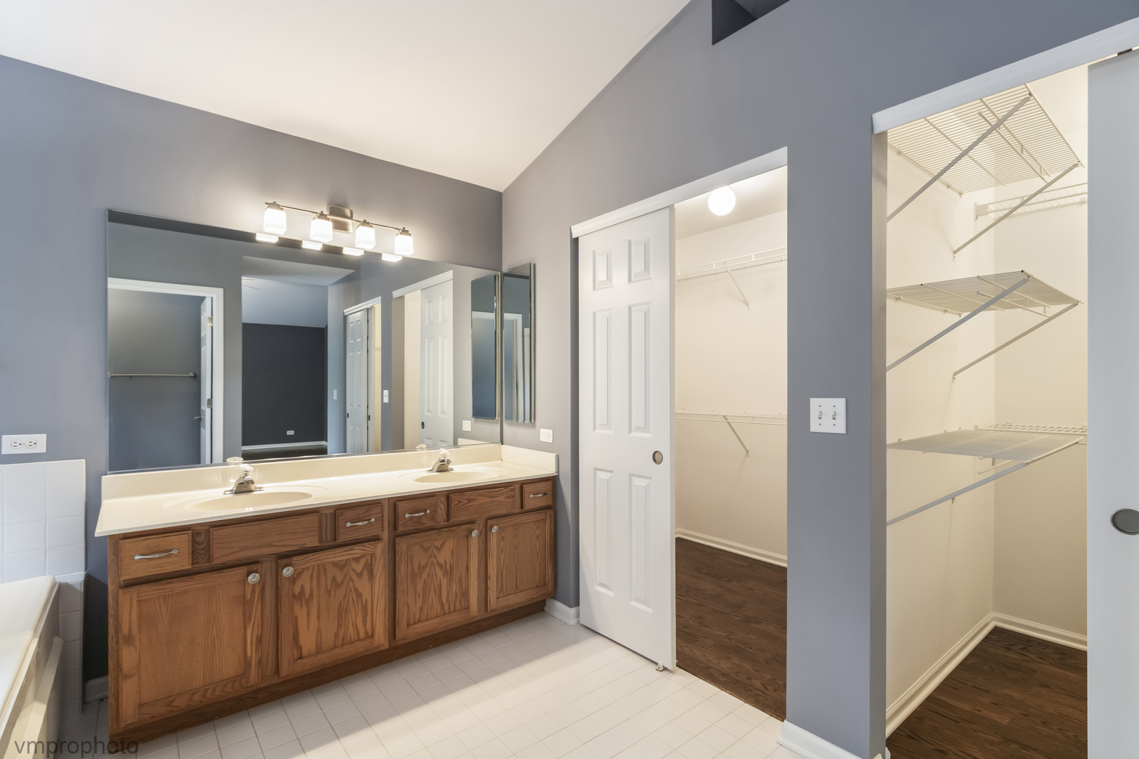 1428 Somerset Court Property Photo 33