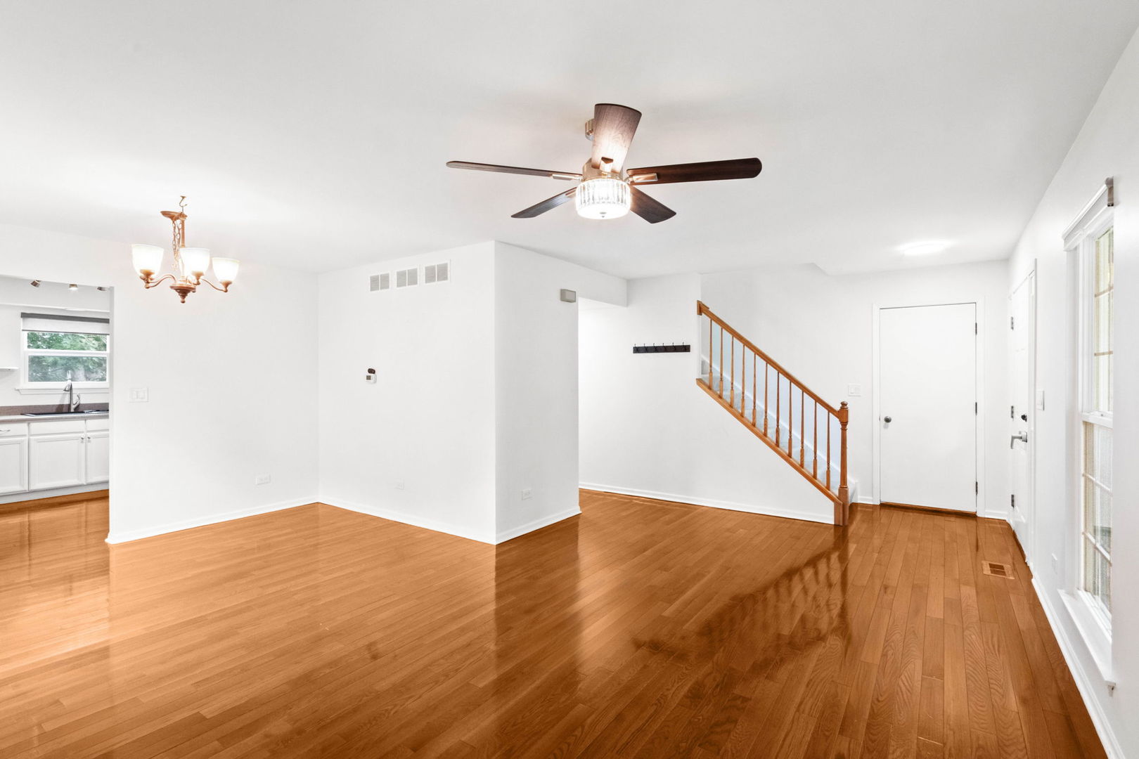 912 Matthew Court Property Photo 3