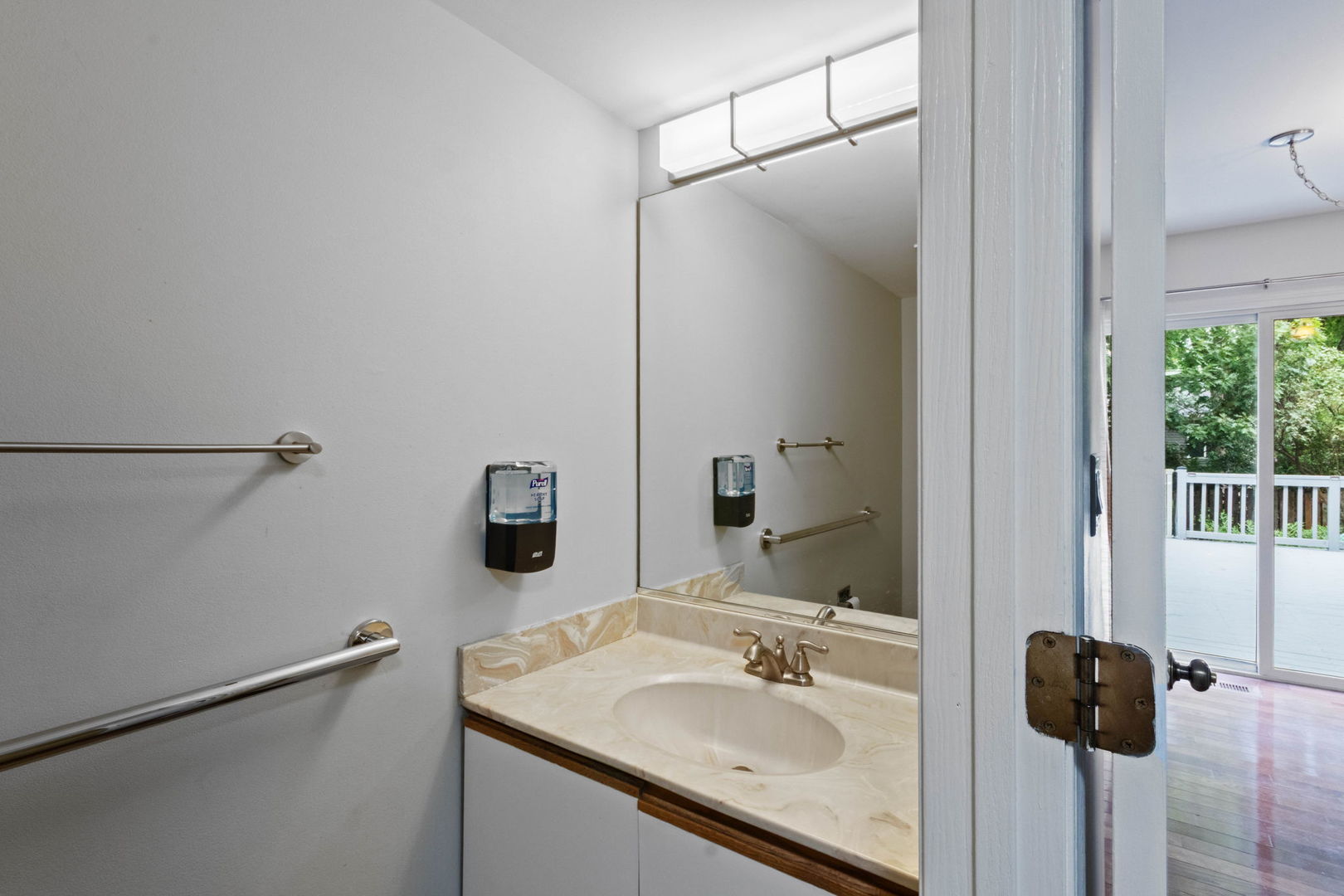 912 Matthew Court Property Photo 13