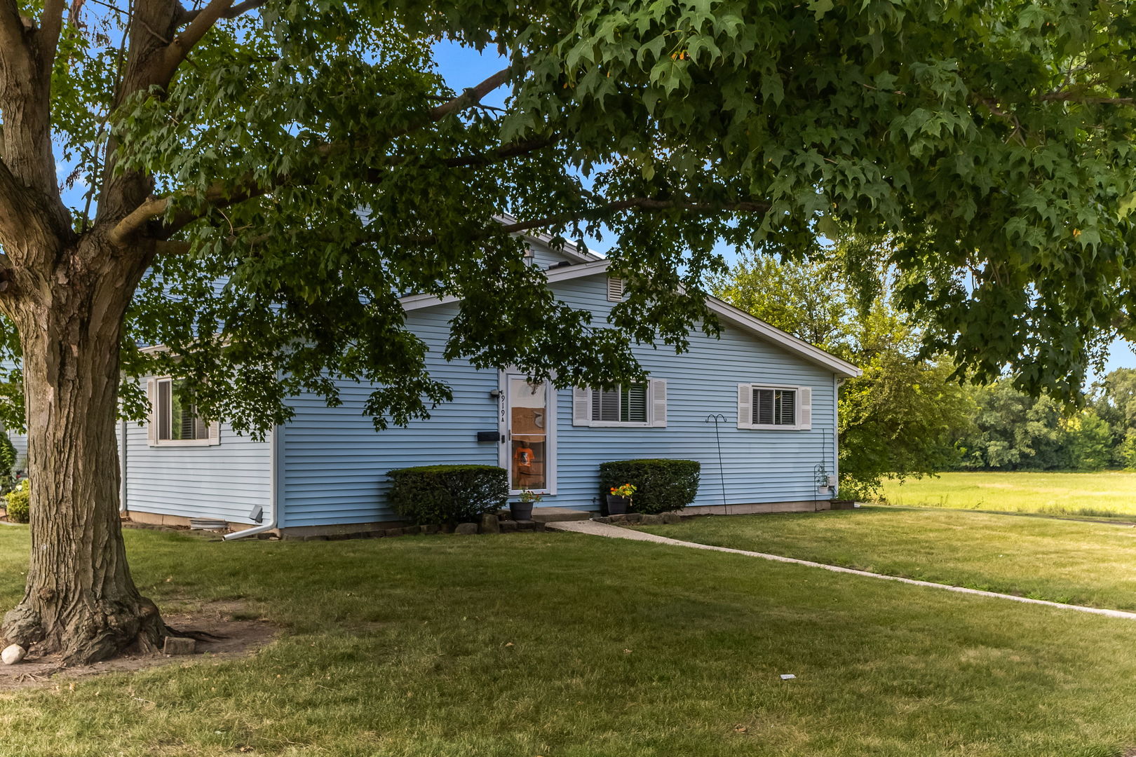 919 Gael Drive A Property Photo 2
