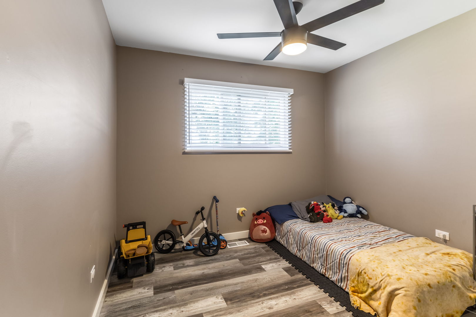 919 Gael Drive A Property Photo 8