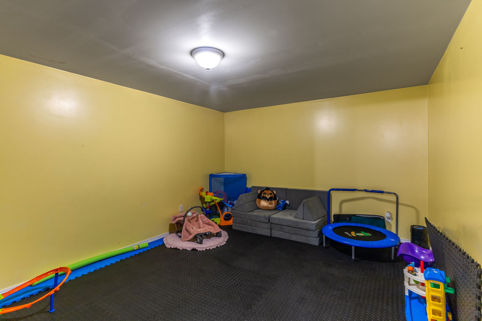 919 Gael Drive A Property Photo 13
