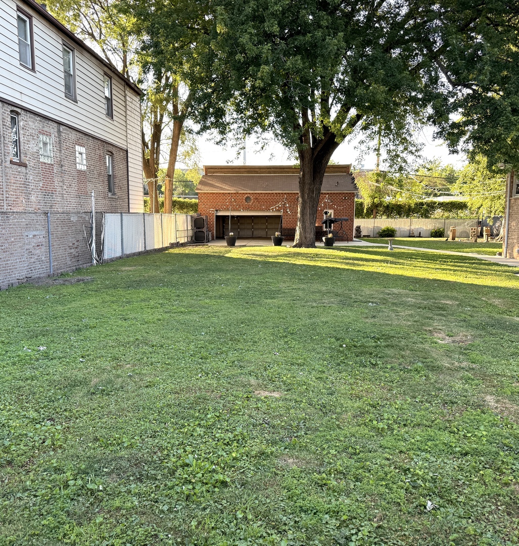 2706 S Hillock Avenue Property Photo 2