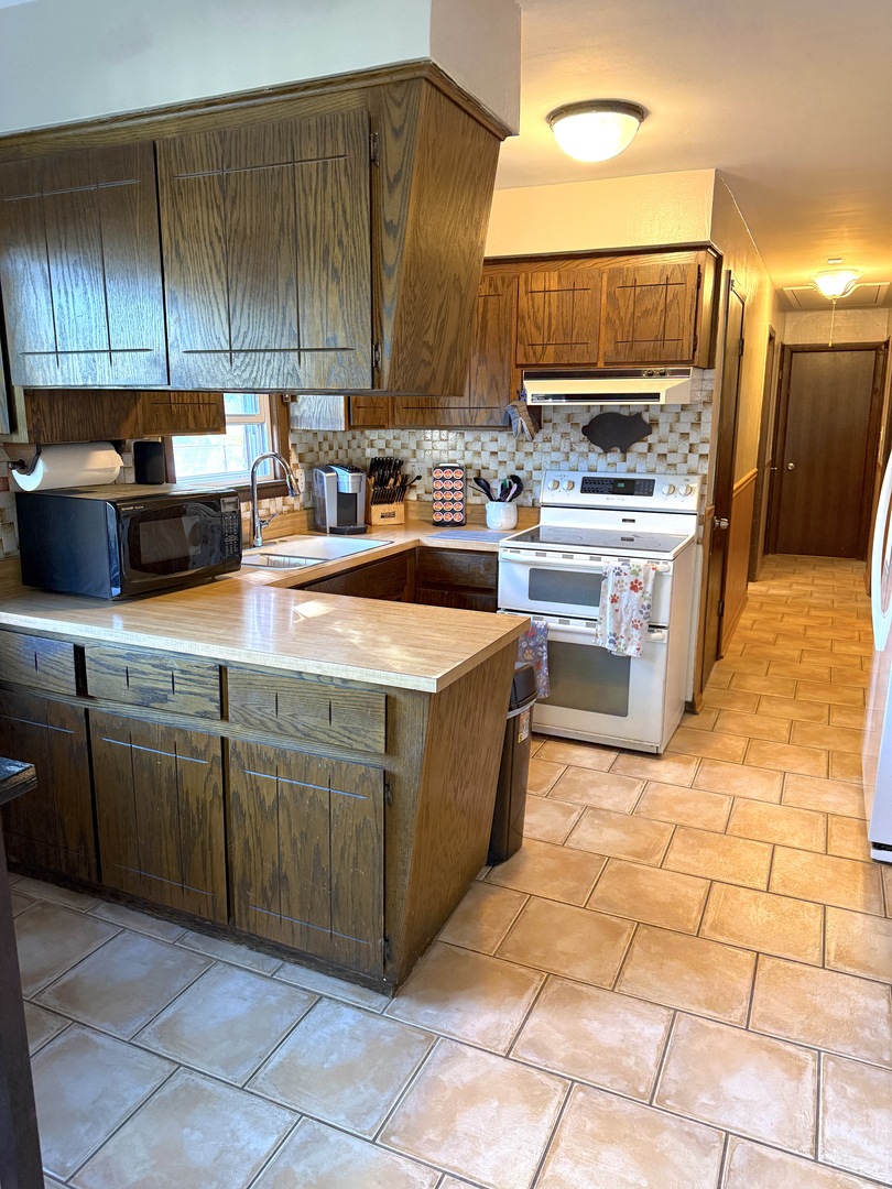 2706 S Hillock Avenue Property Photo 6