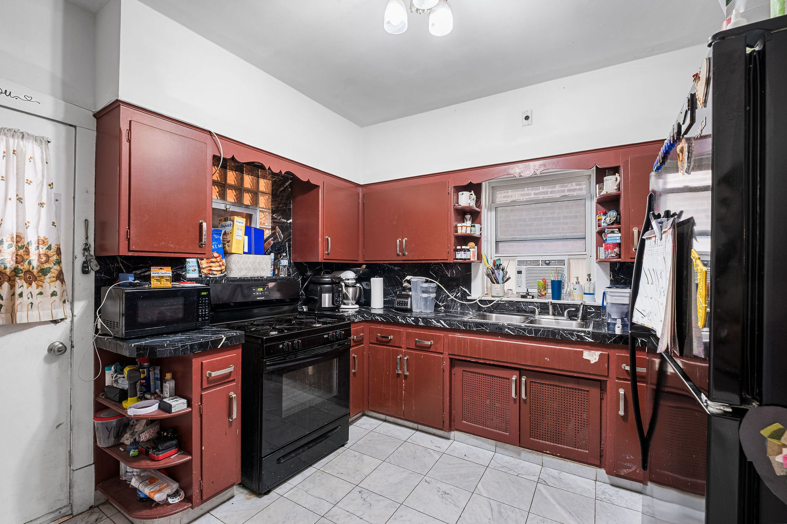 2019 N Leclaire Avenue Property Photo 4