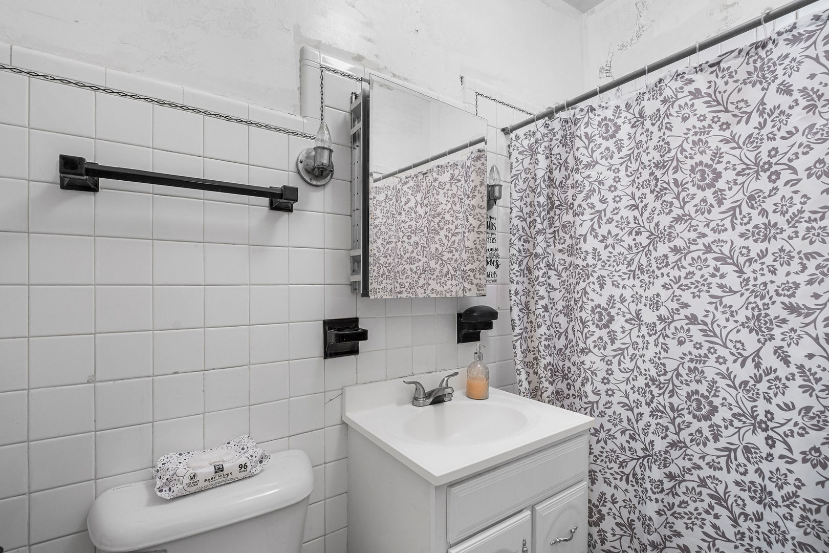 2019 N Leclaire Avenue Property Photo 7