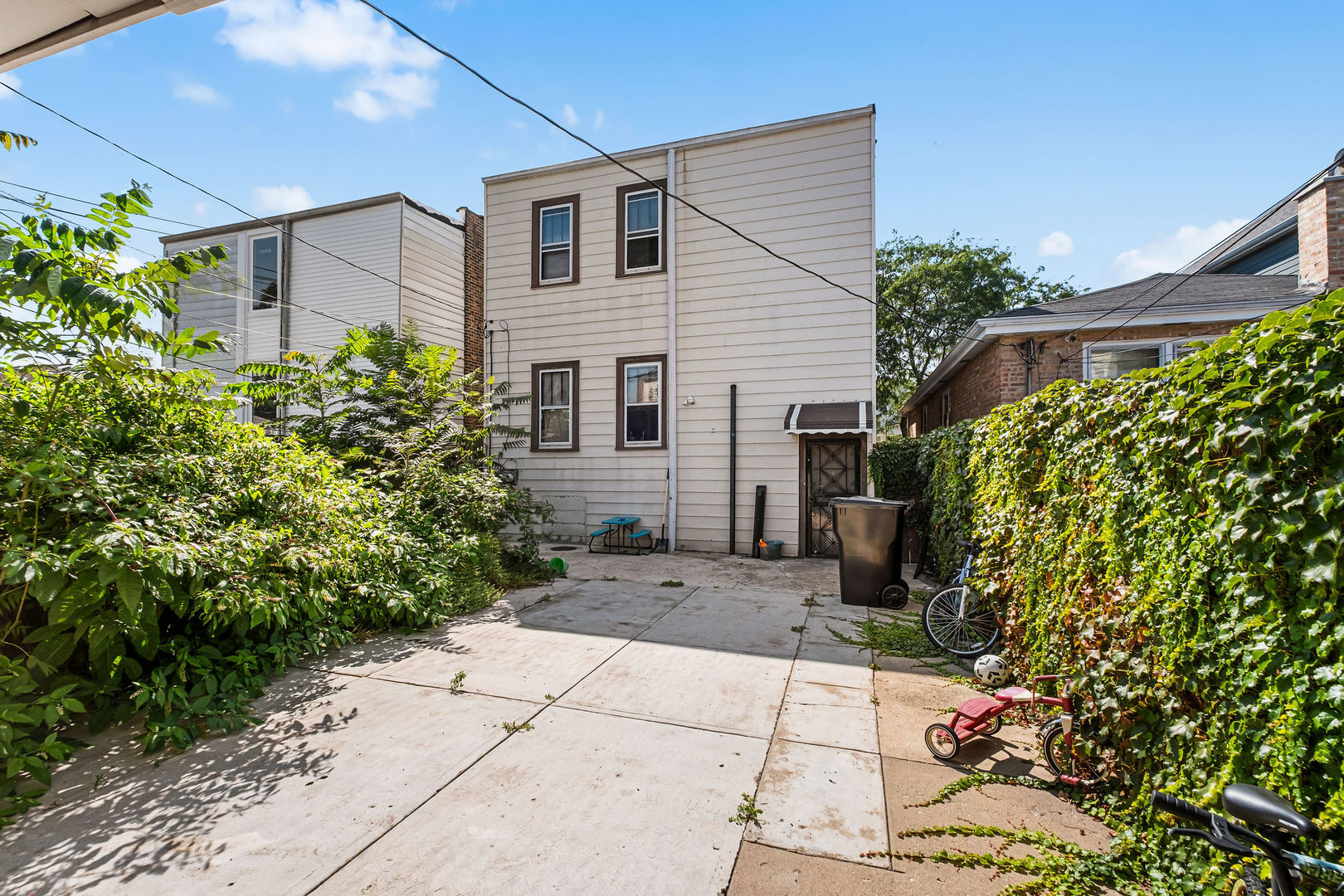 2019 N Leclaire Avenue Property Photo 16