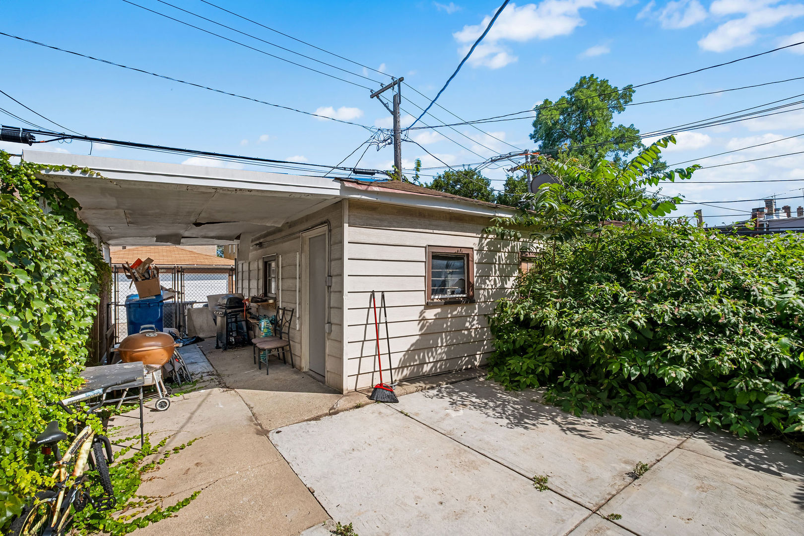 2019 N Leclaire Avenue Property Photo 17
