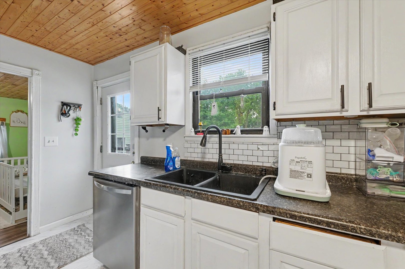 350 S Elm Street Property Photo 13