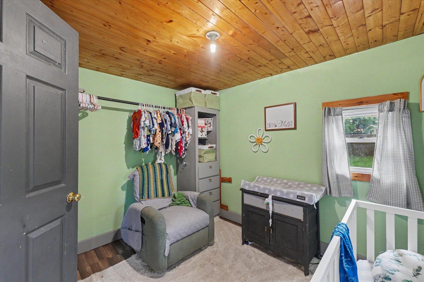 350 S Elm Street Property Photo 16