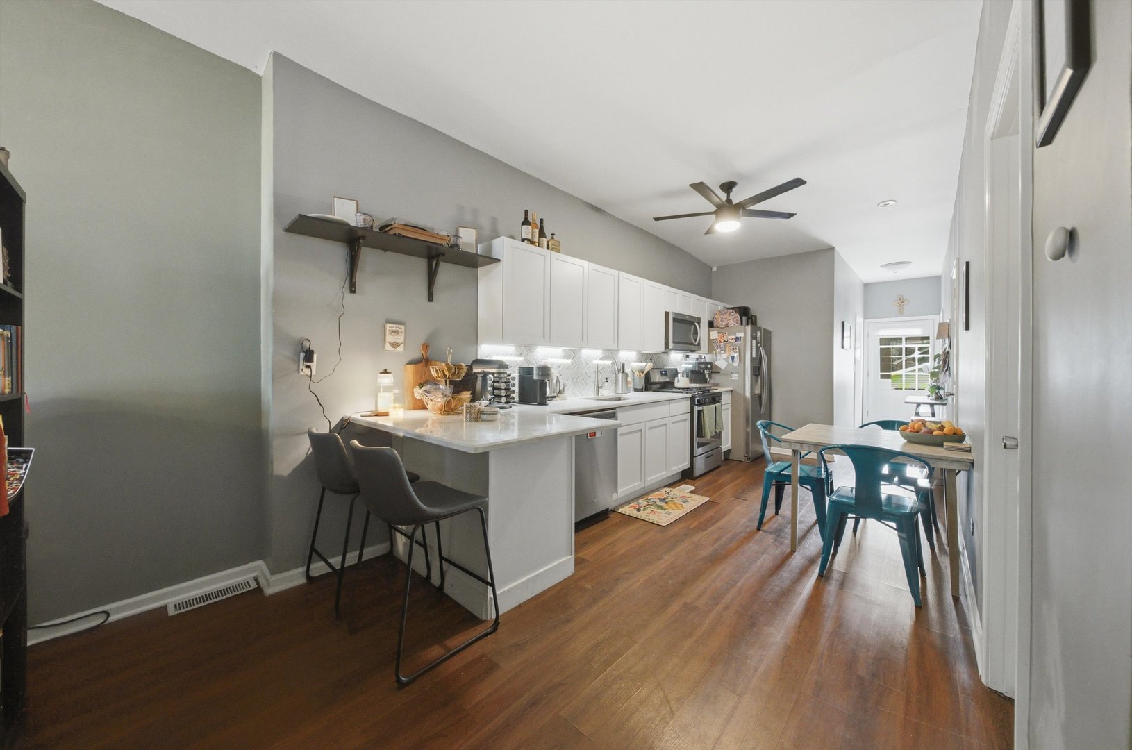 437 W 44th Place Property Photo 8
