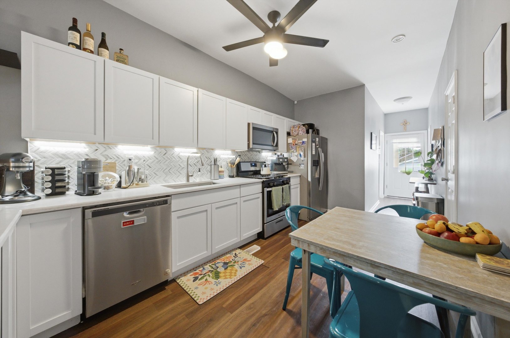 437 W 44th Place Property Photo 11