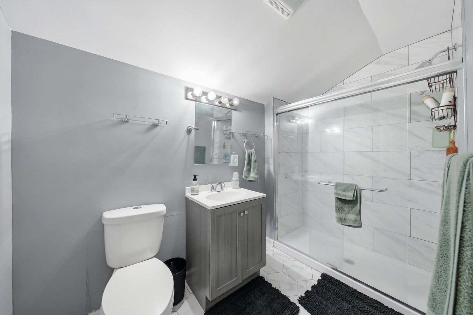 437 W 44th Place Property Photo 13