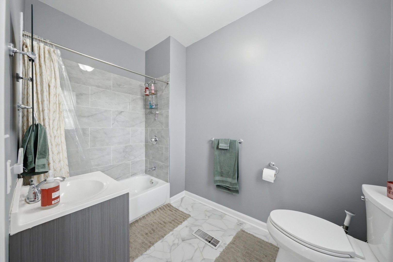 437 W 44th Place Property Photo 14