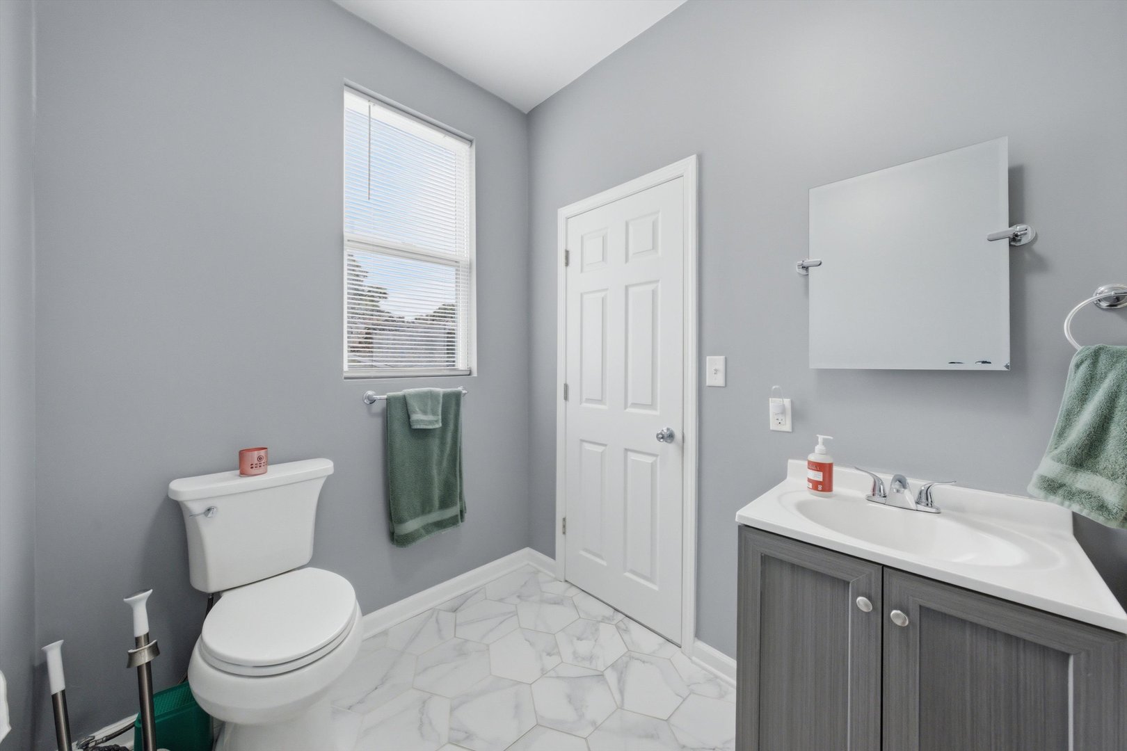 437 W 44th Place Property Photo 15