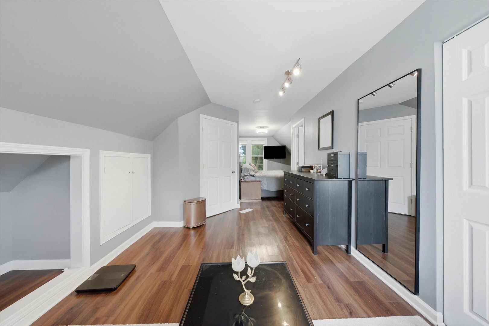 437 W 44th Place Property Photo 16