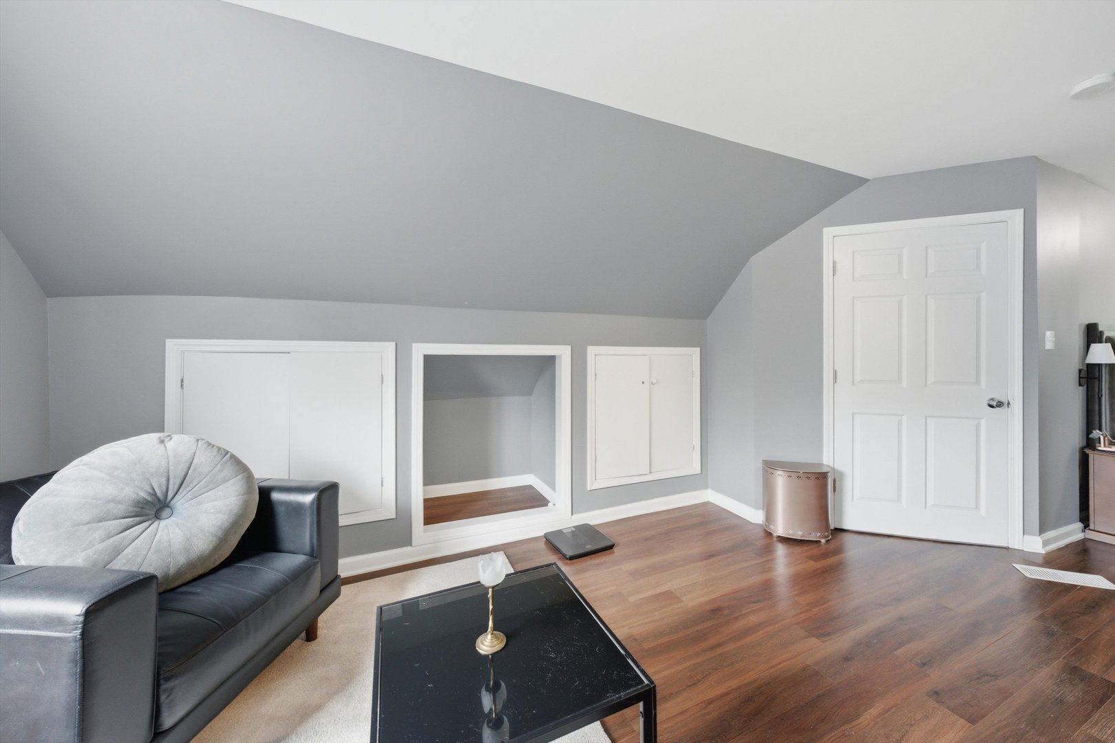 437 W 44th Place Property Photo 17