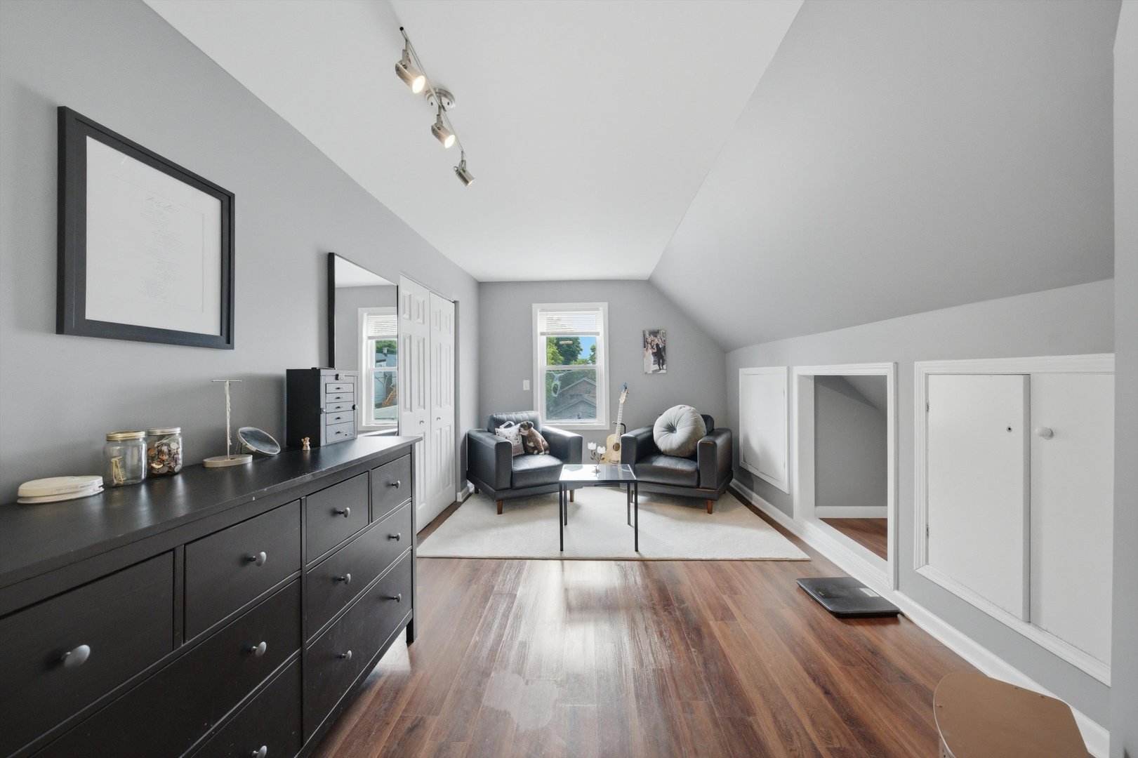 437 W 44th Place Property Photo 18