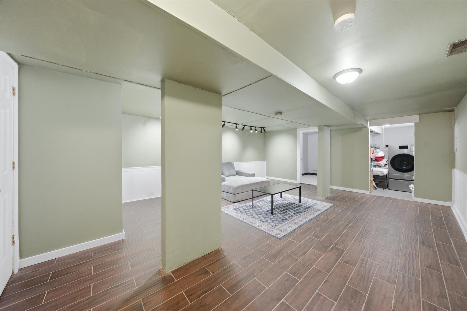 437 W 44th Place Property Photo 30