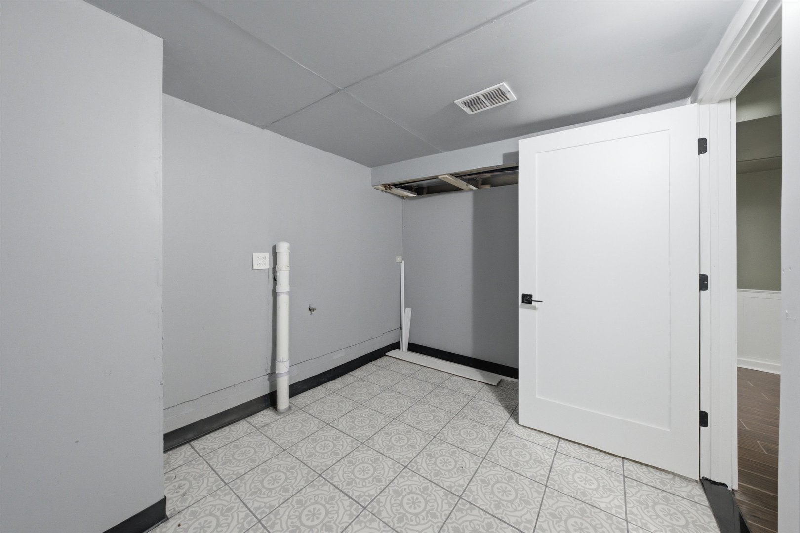 437 W 44th Place Property Photo 31