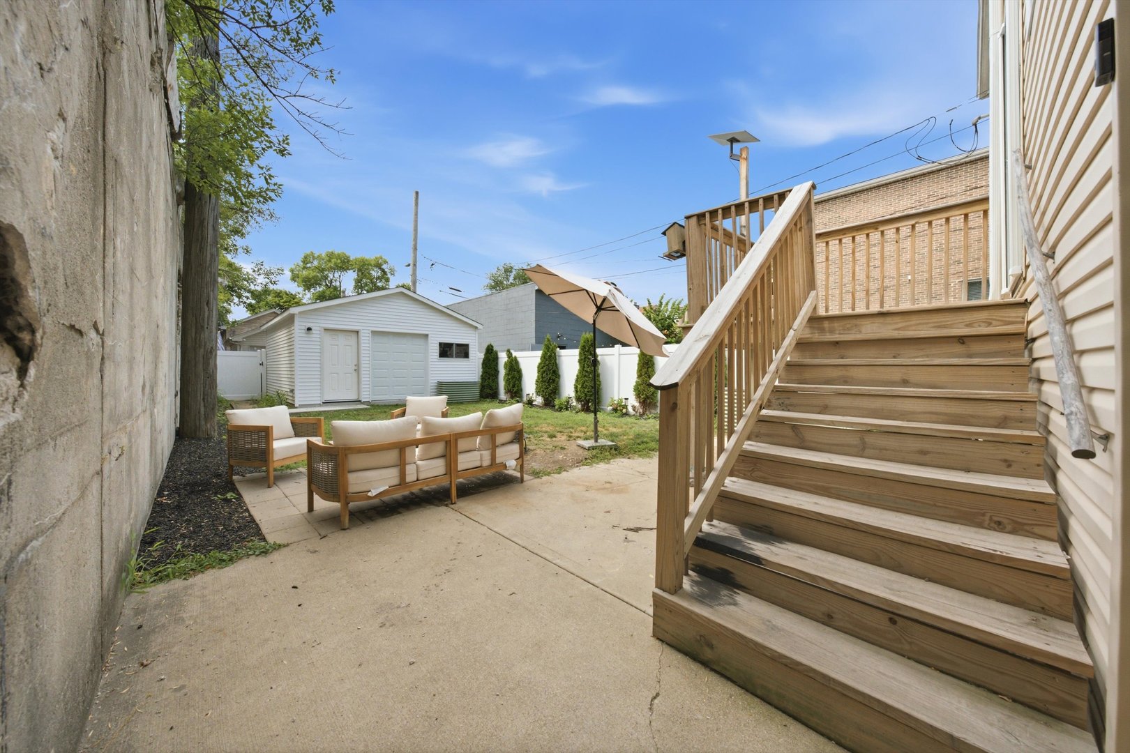 437 W 44th Place Property Photo 32