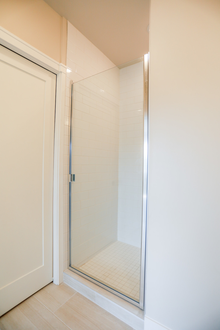 880 Lee Street 315 Property Photo 6