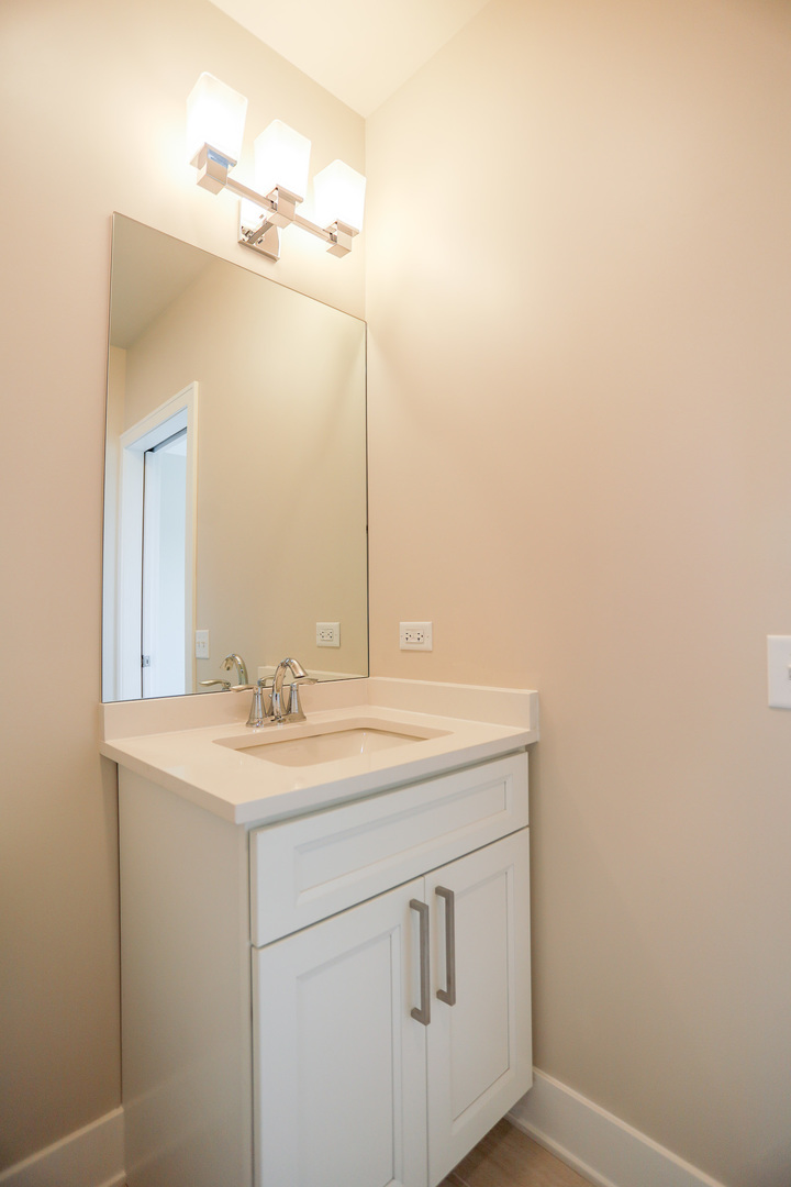 880 Lee Street 315 Property Photo 7