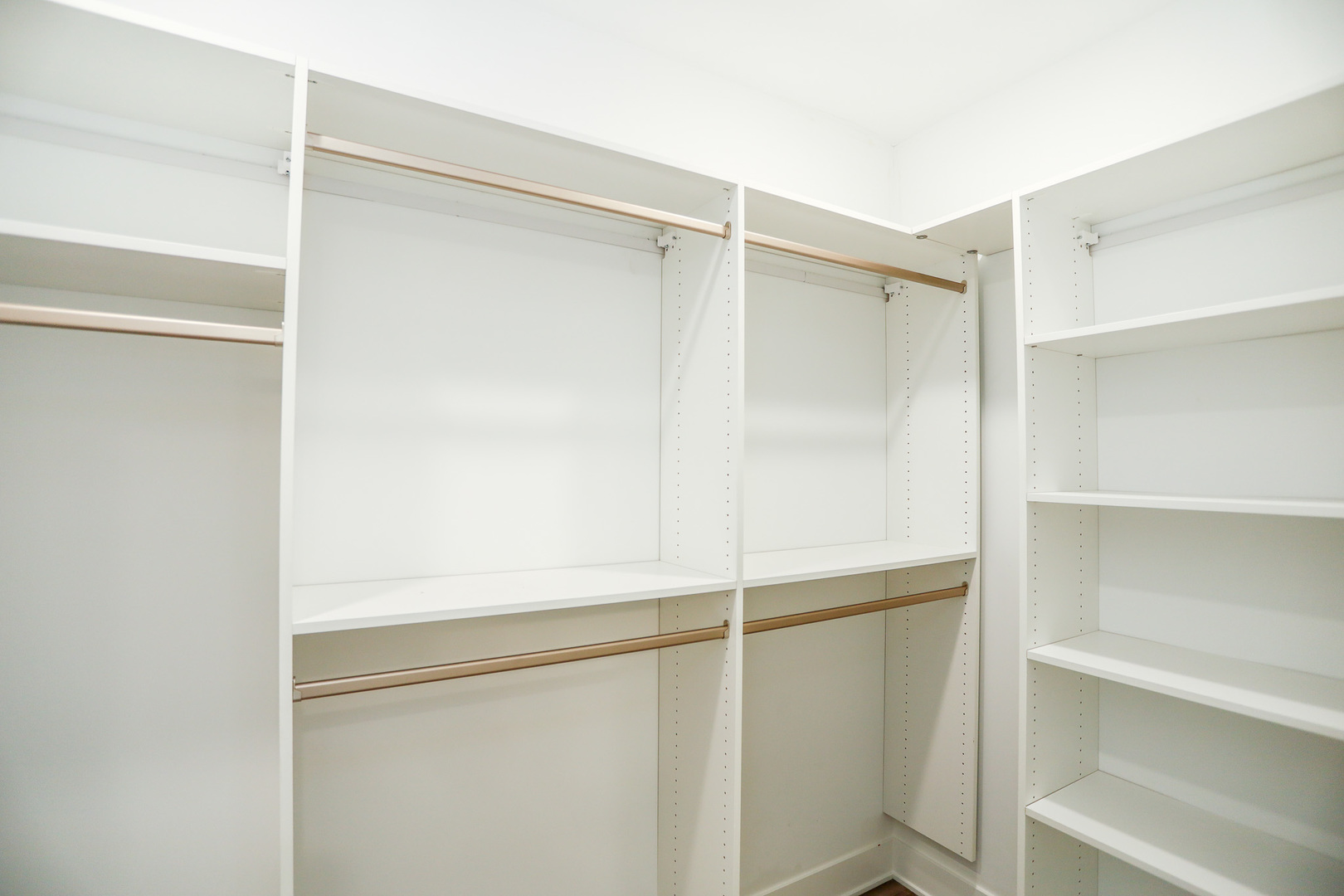 880 Lee Street 315 Property Photo 8