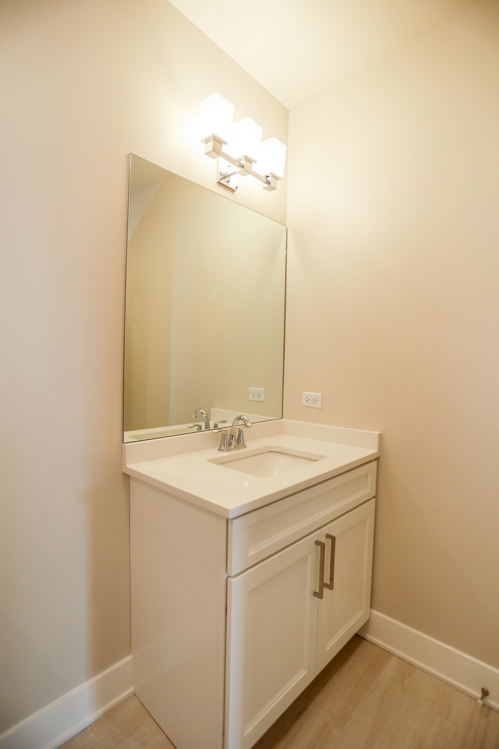 880 Lee Street 315 Property Photo 11