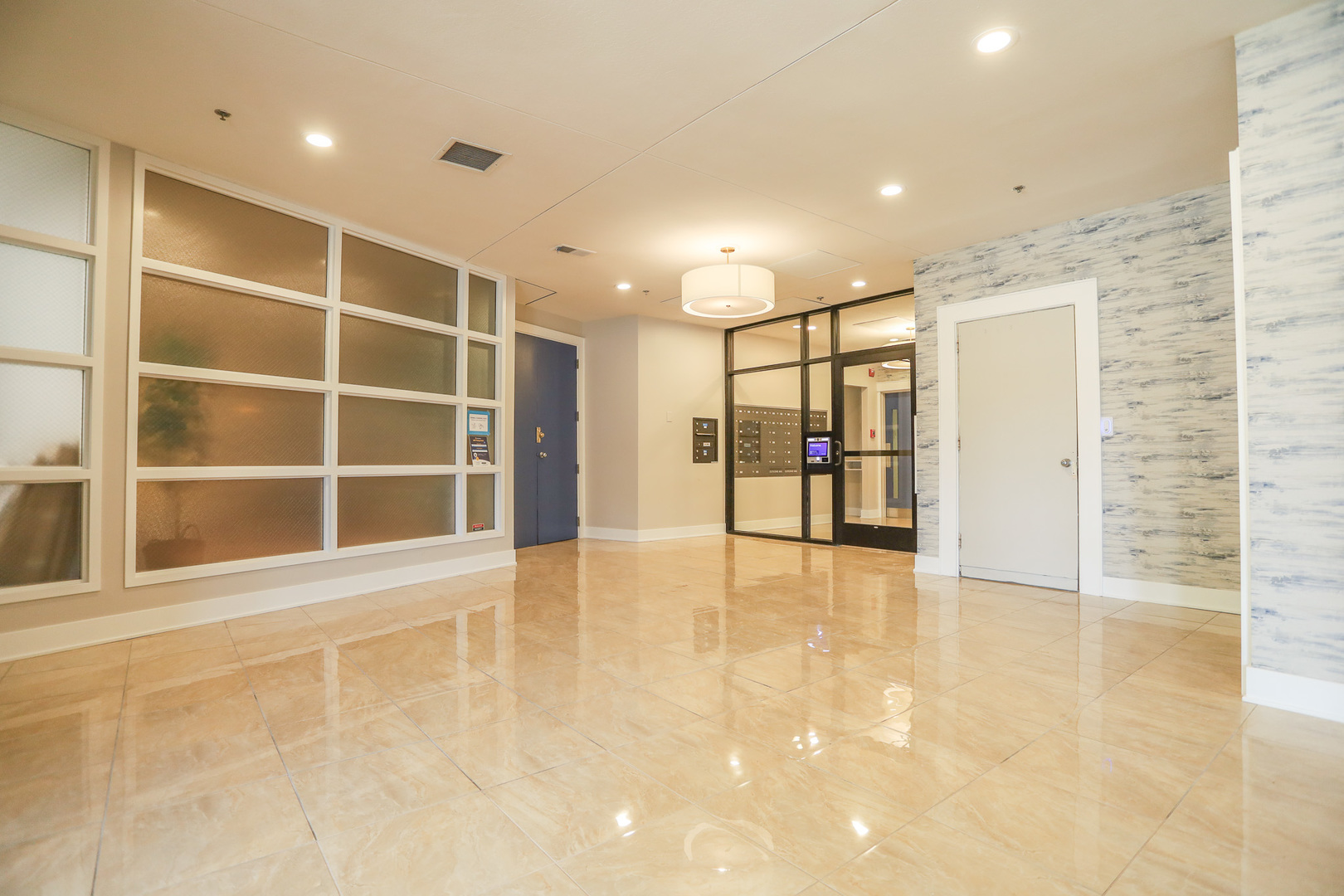 880 Lee Street 315 Property Photo 14