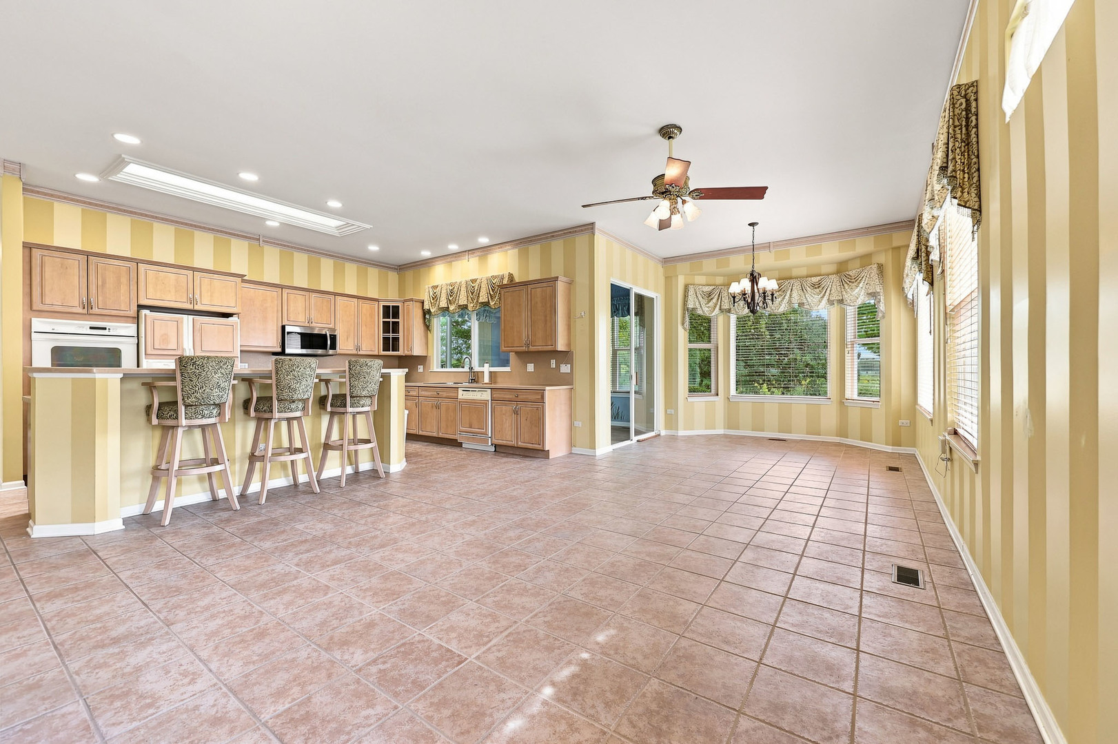 12128 Spring Creek Drive Property Photo 23