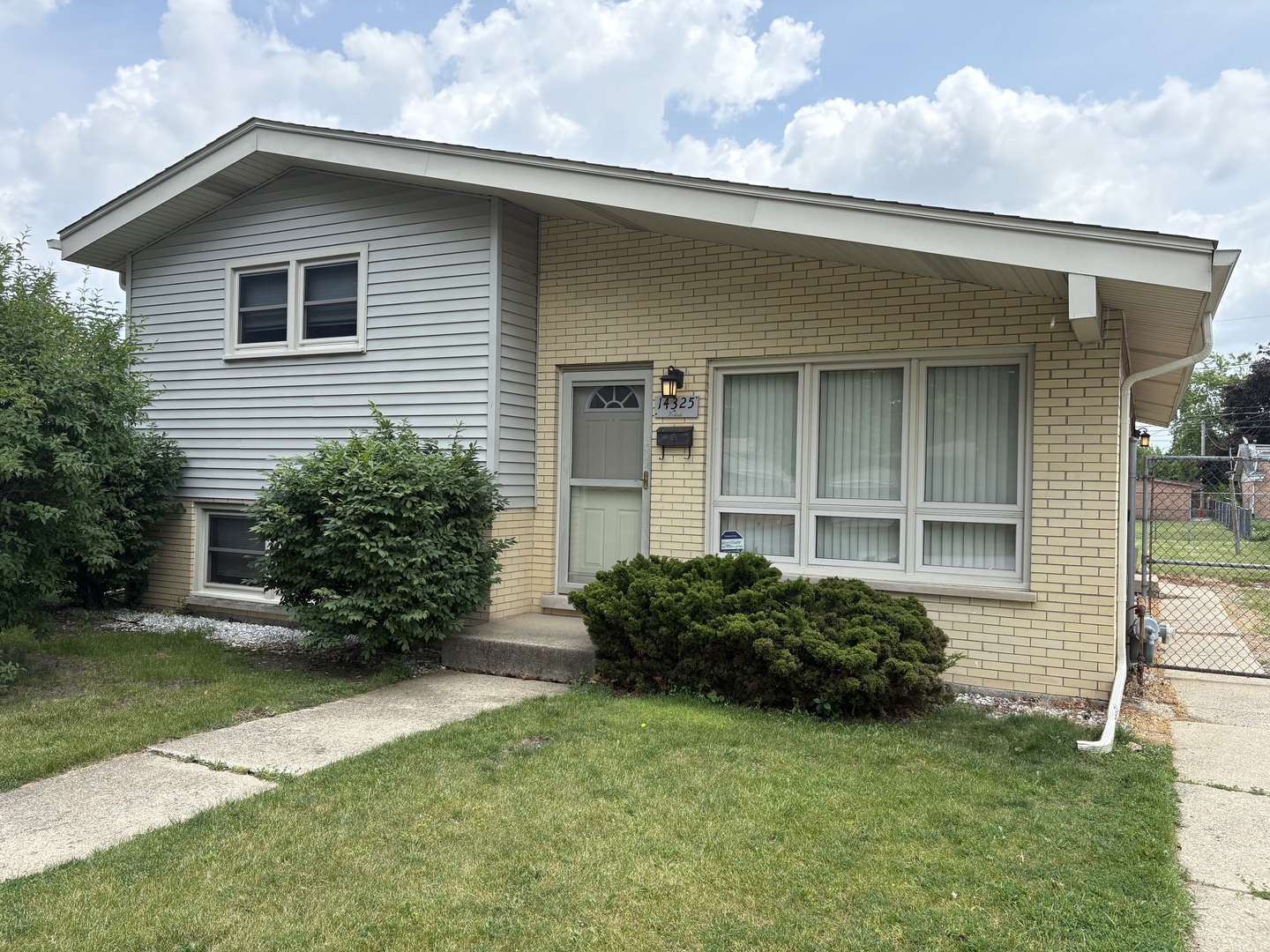 14325 Kedvale Avenue Property Photo 1