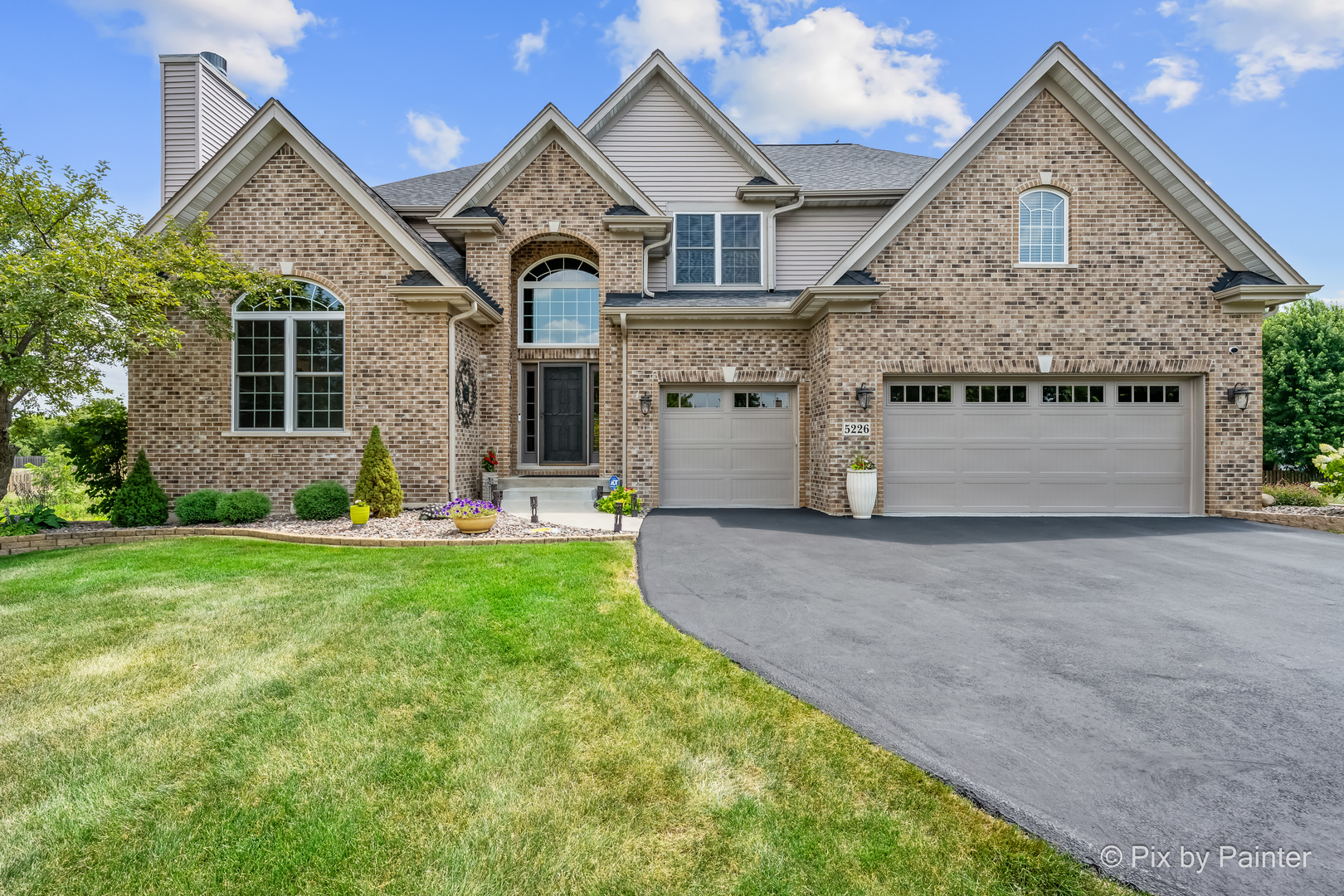 5226 Greenshire Circle Property Photo 1